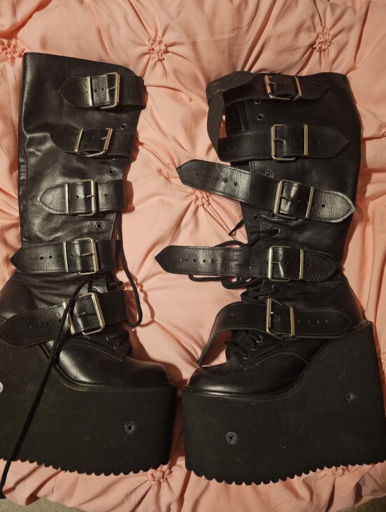 Pennangalan Shoes - Pennangalan Knee-high Buckle Boots, Like New, 7
